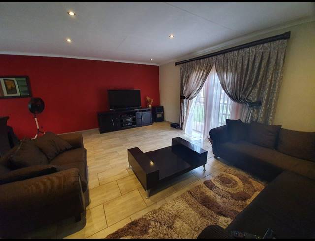2 BEDROOM HOUSE SOLD IN THERESAPARK